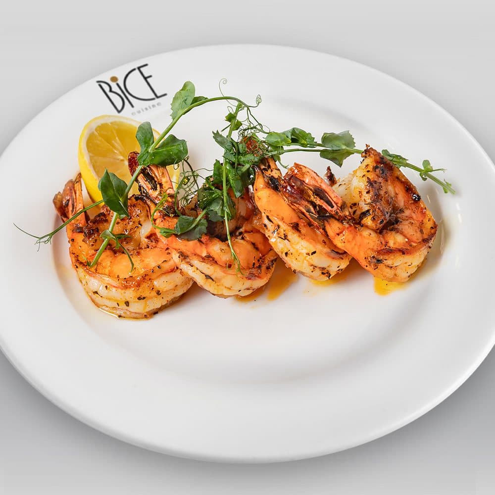 Crevettes grillées piri-piri Crevettes grillées à la flamme, sauce piri-piri, fines herbes et citron